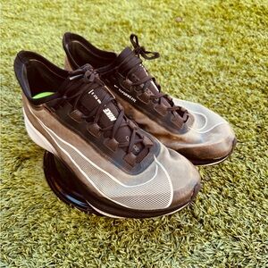 Nike Zoom Fly 3 Running Shoes – Men’s US 8.5 – Black / Grey